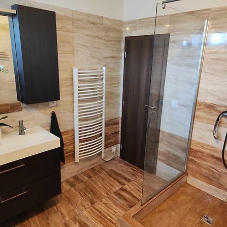 Apartman Dominika Apartment Rovinka Bagian luar foto